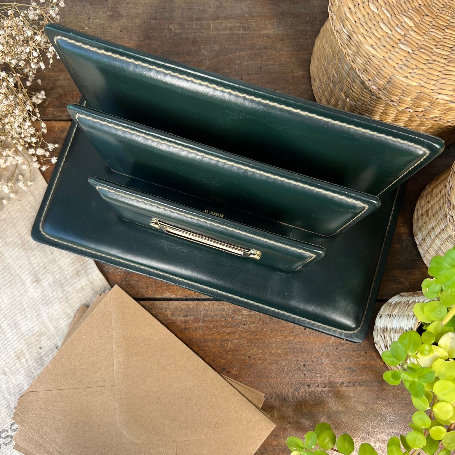 Range-courrier en cuir