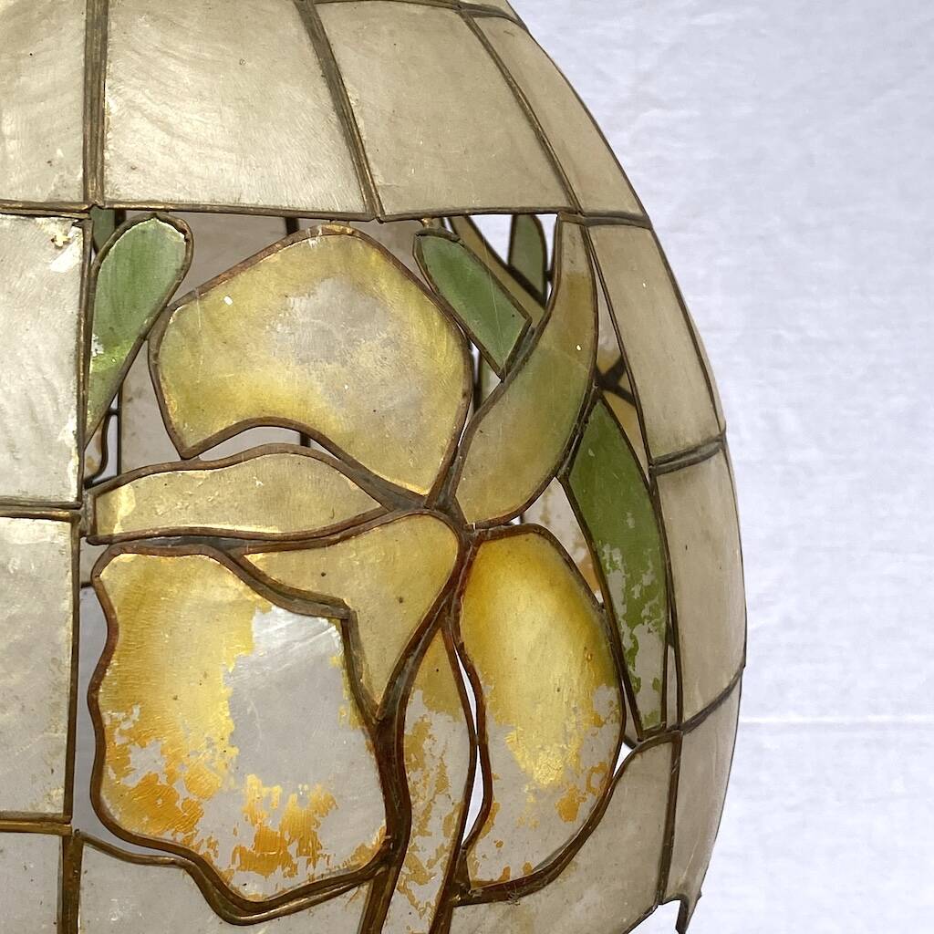 Suspension en feuille nacre et laiton vintage 1970's