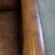 Fauteuil design en cuir de mouton aux finitions soignées et soignées