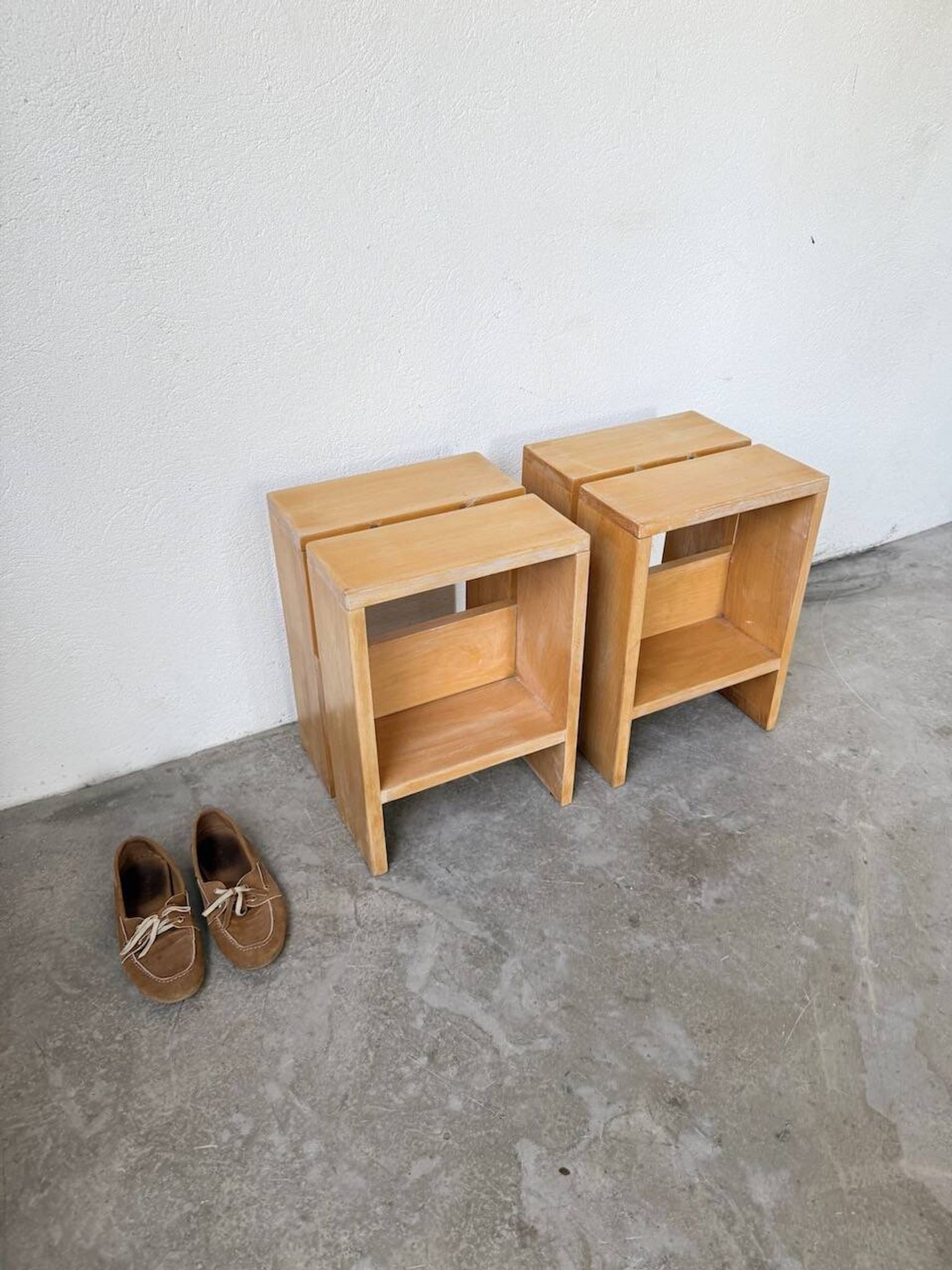 Paire tabourets ou chevets pin mobilier montagne 1950