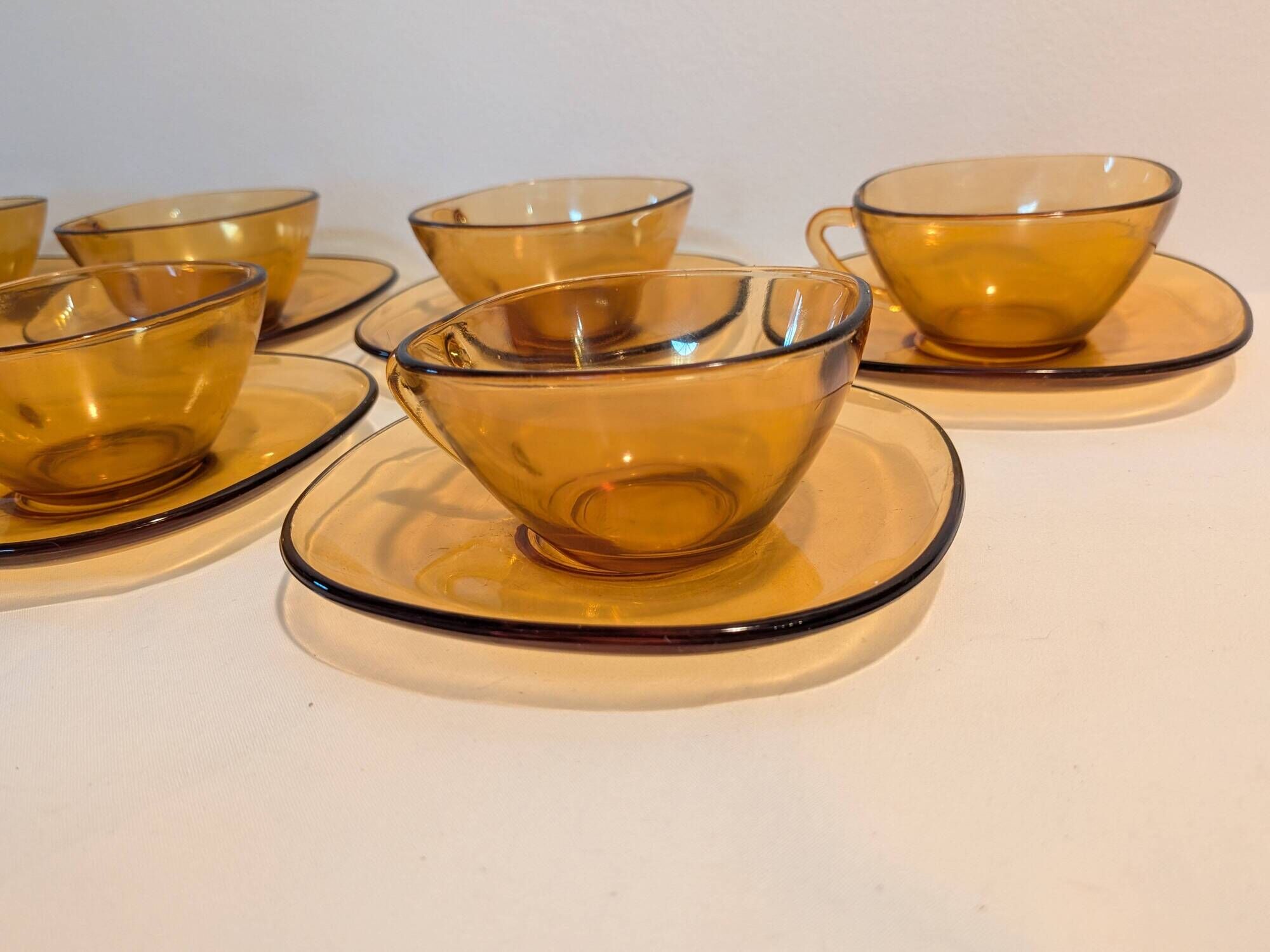 7-cup and saucer set VERECO France in amber glass – 1970s