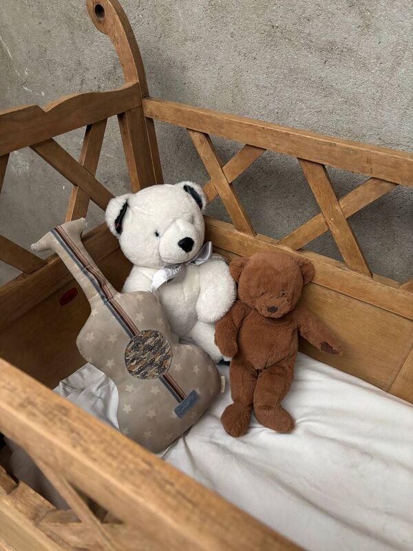 Lit, berceau vintage avec 4 roues