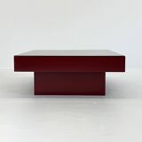 Table basse italienne rouge du milieu du siècle avec plateau en verre