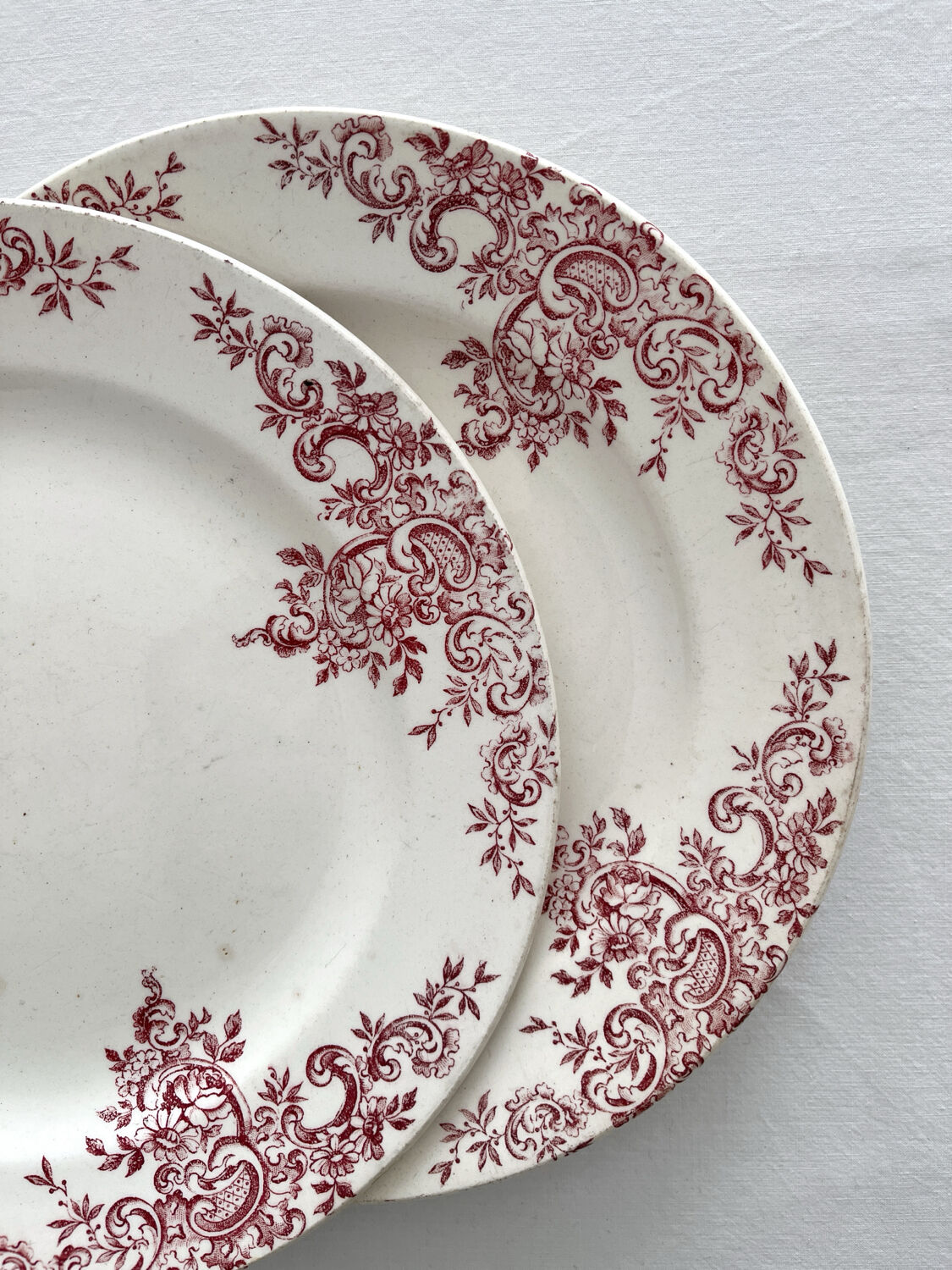 2 flat plates made of ironstone "Louis XV" Choisy le Roi