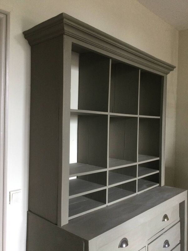 Bibliothèque ancienne avec tiroirs