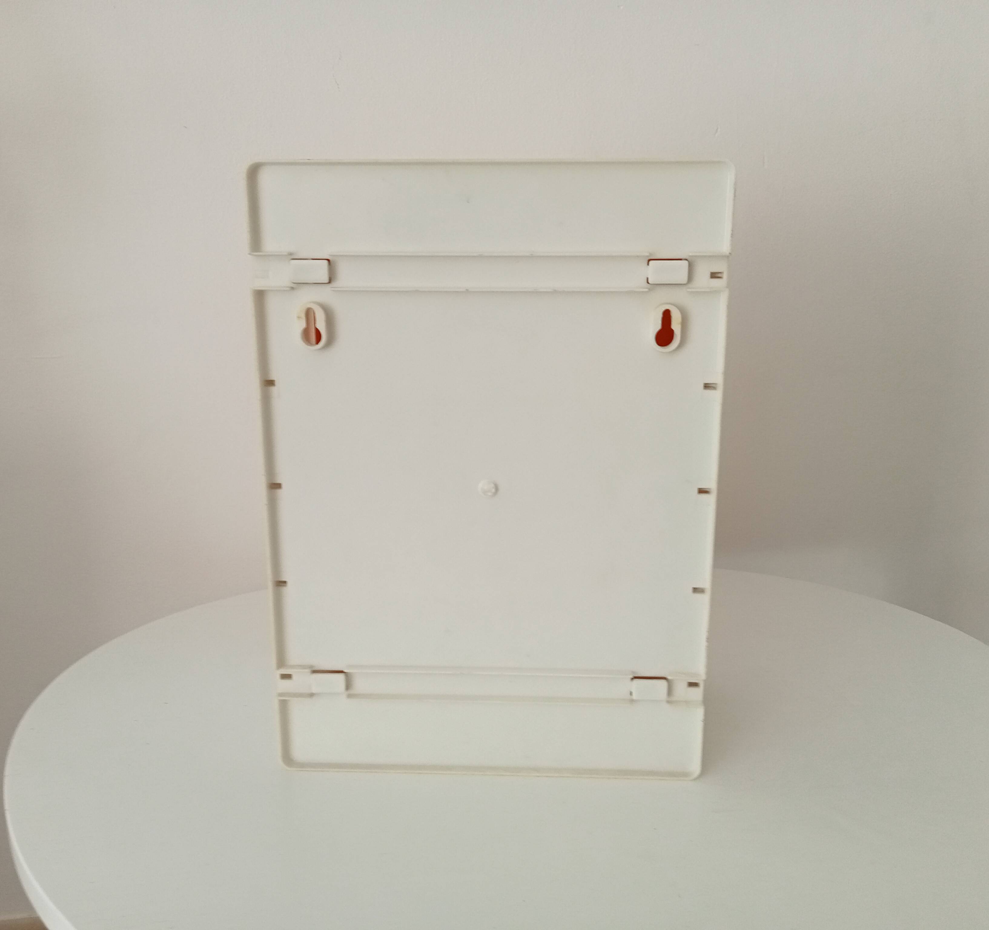 Vintage medicine cabinet in rigid plastic 70s