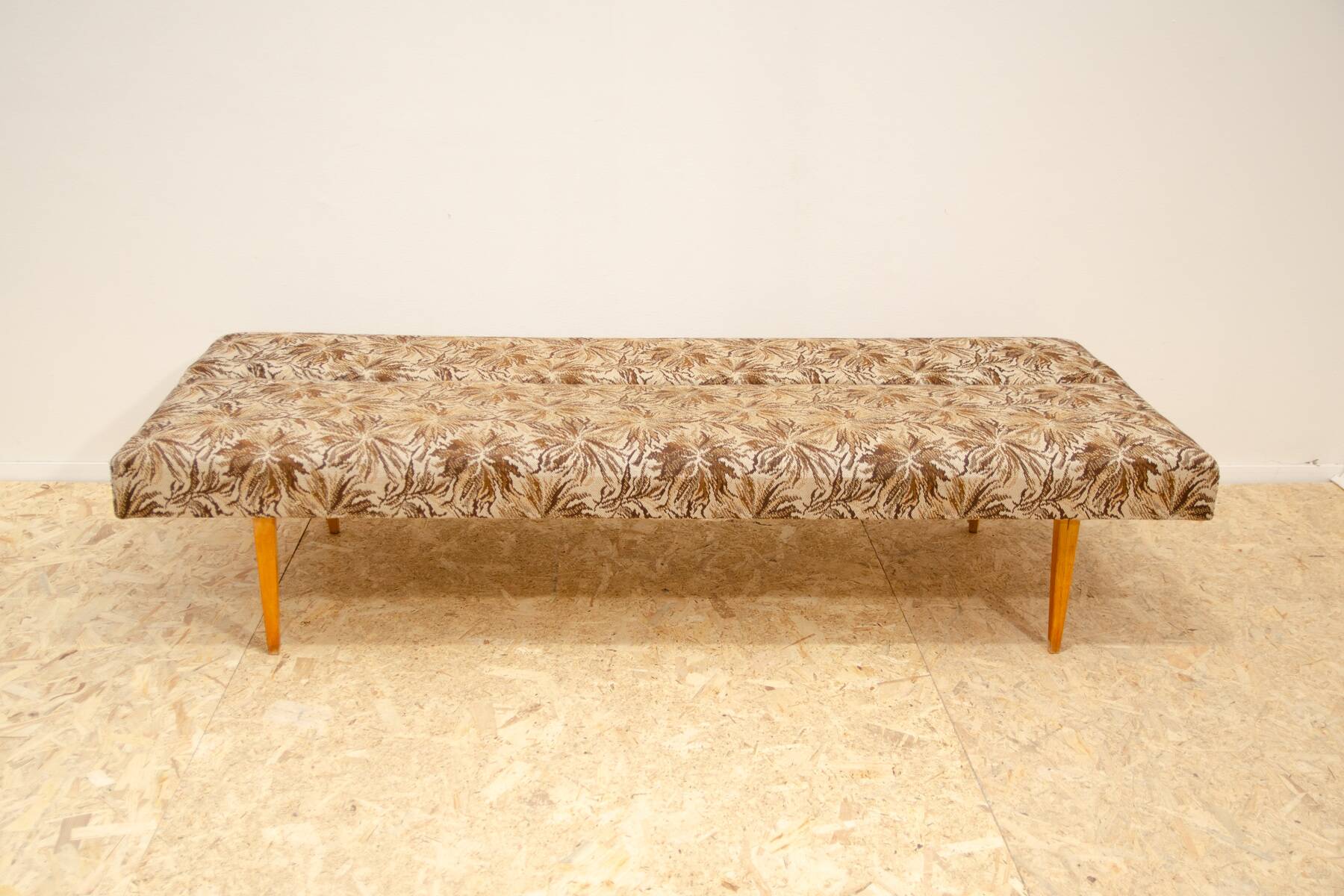 Lit de repos pliant du milieu du siècle par Miroslav Navrátil, années 1960, Tchécoslovaquie
