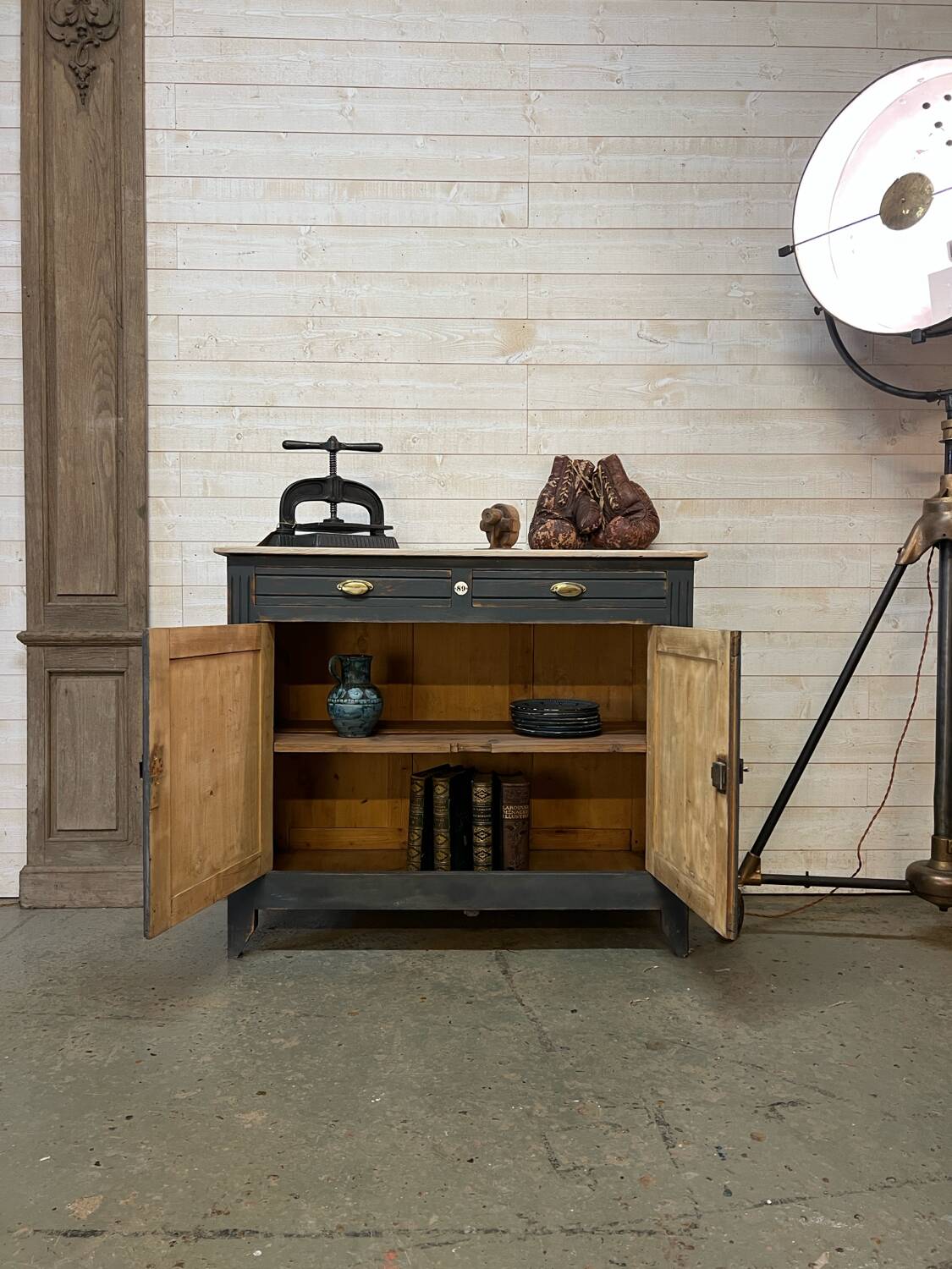 Black Parisian workshop buffet