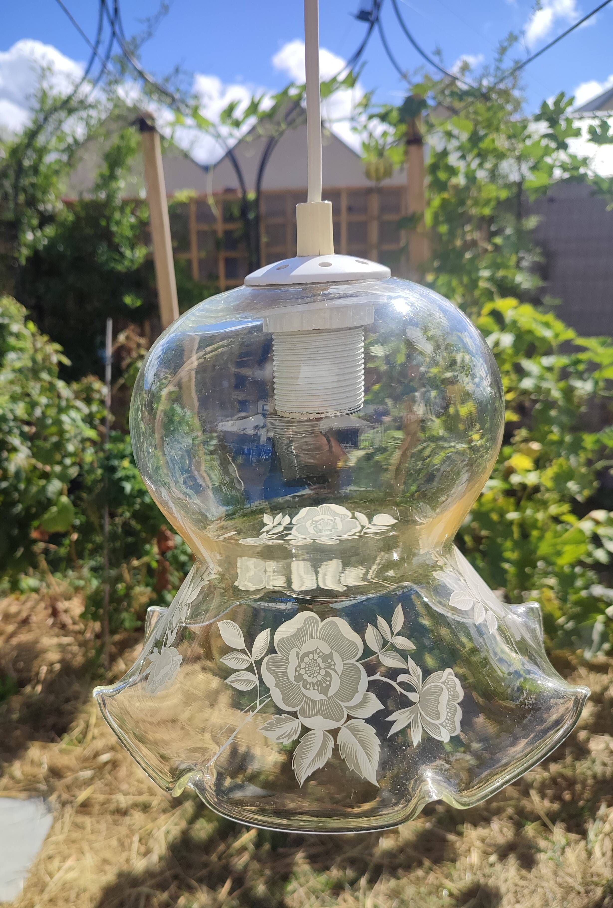 Suspension vintage en verre dépoli décor de roses