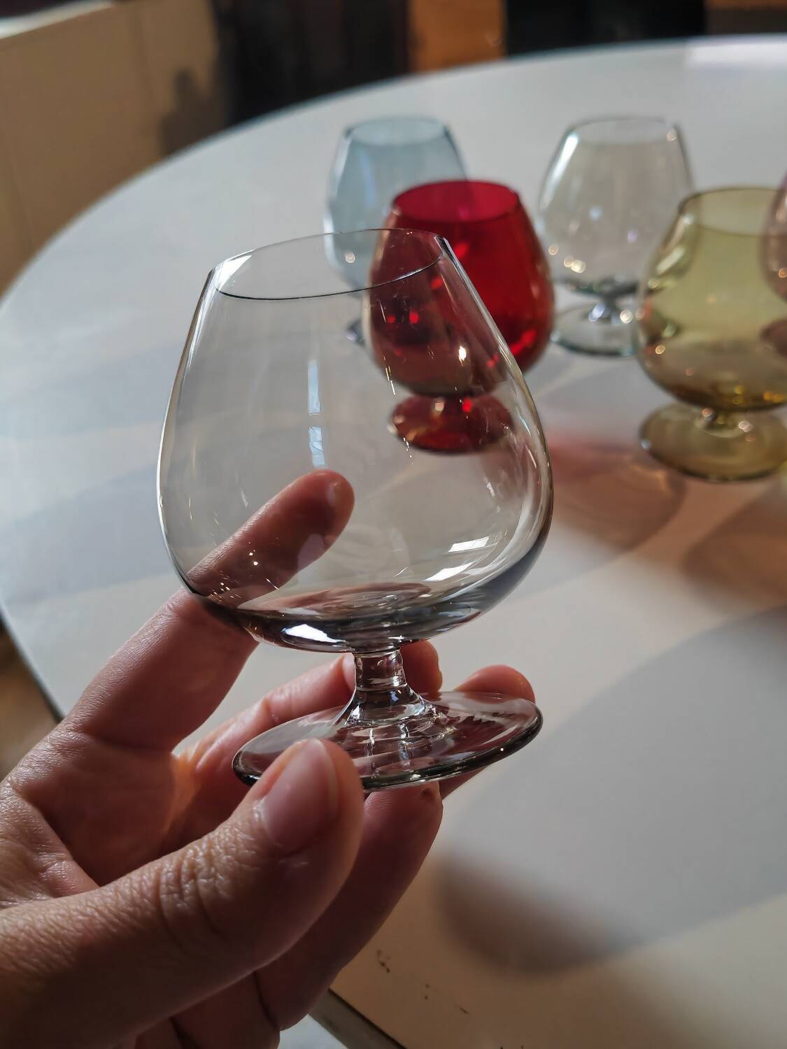 8 verres en cristal coloré