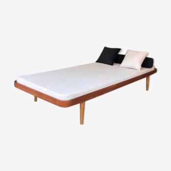 Danish daybed