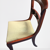 Maurice Hirch, paire de chaises anciennes sculptées assise velours vert