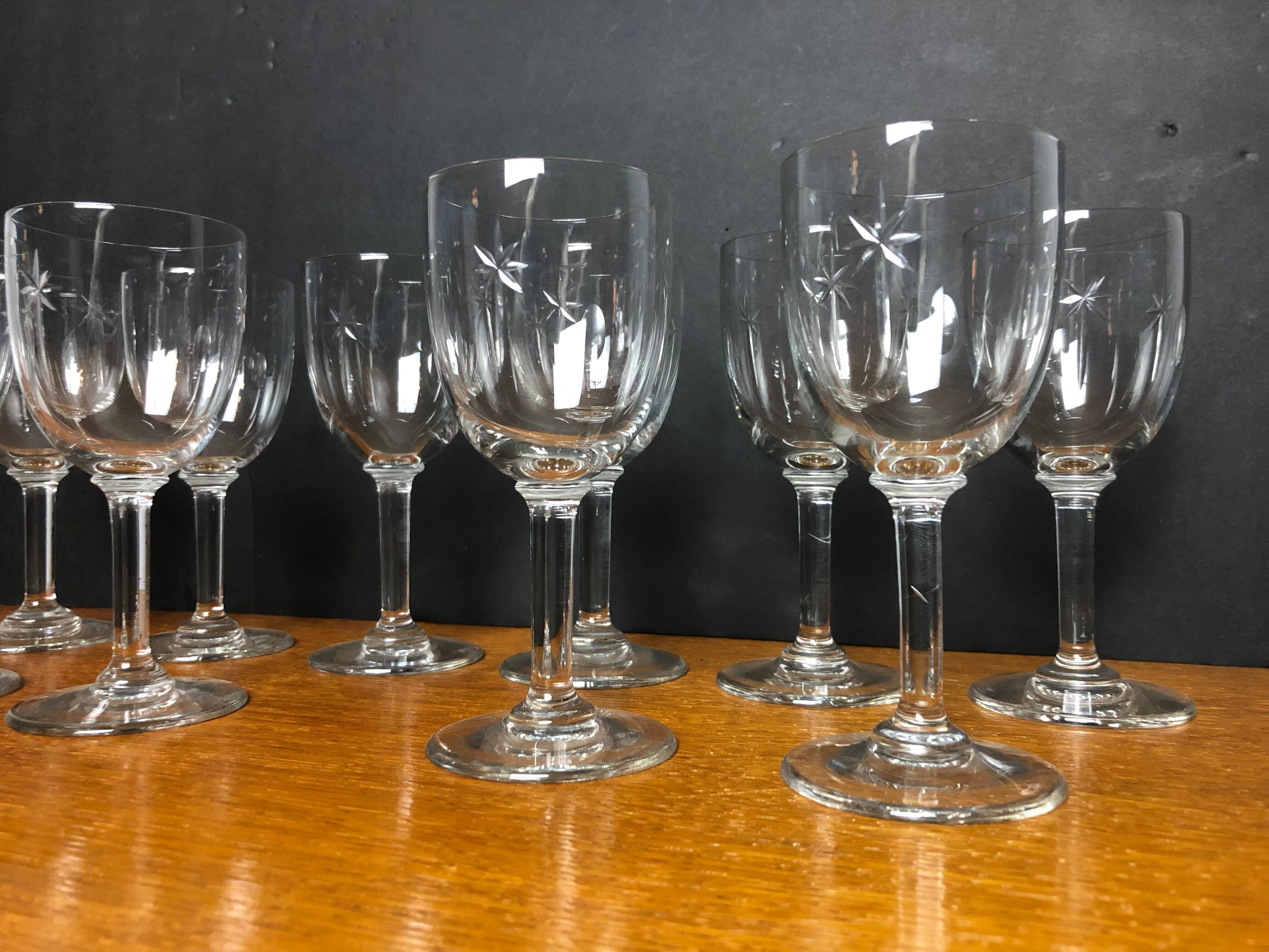 10 wine glasses decorated "stars"