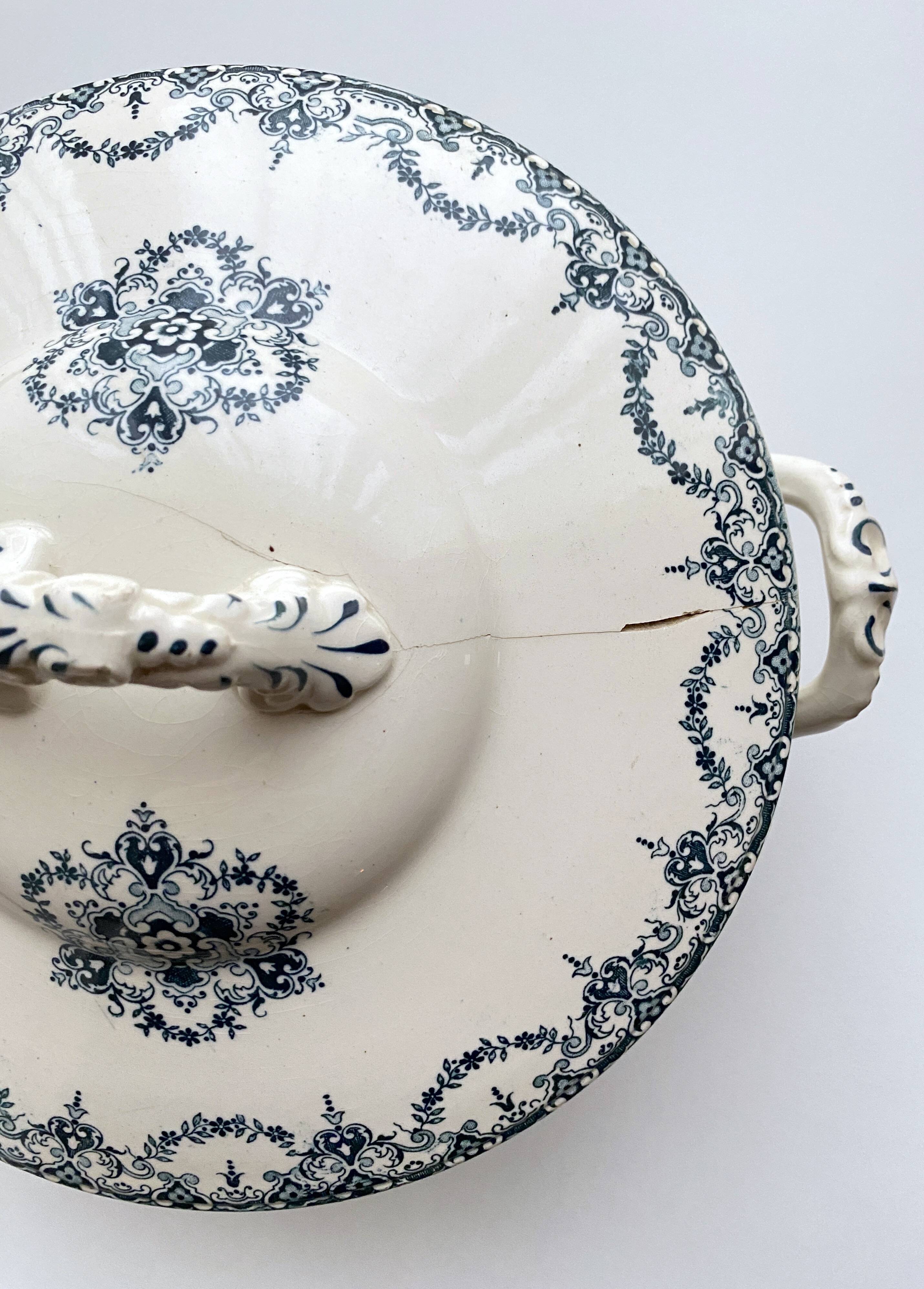 Soup tureen, Iron earth, Excelsior, E. Bourgeois, Late 19th century