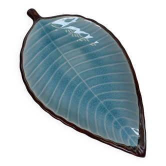 Leaf-shaped ceramic pocket emptier