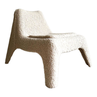 Heated chair in moumoute, sheepskin