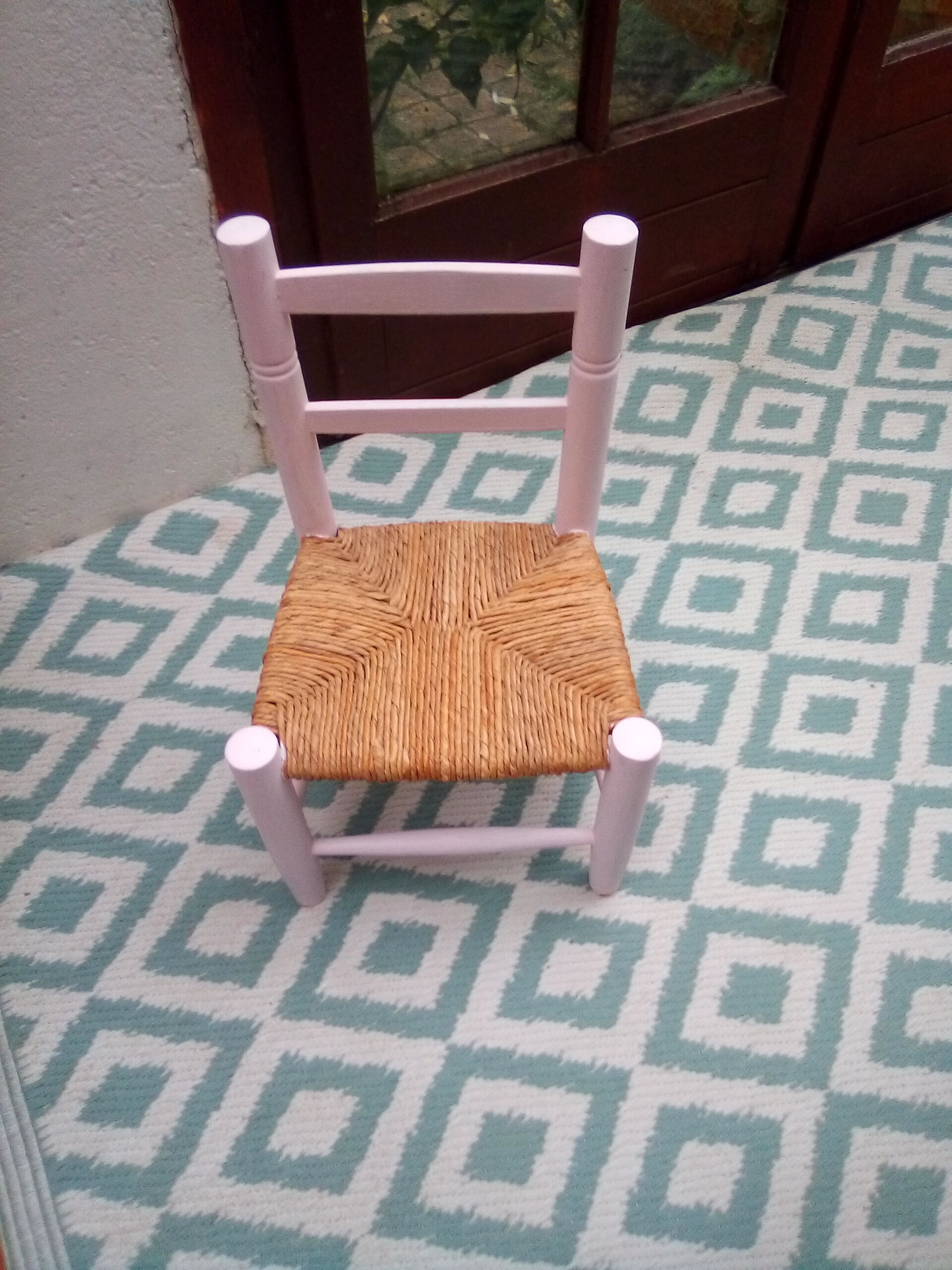 Powder pink child low chair