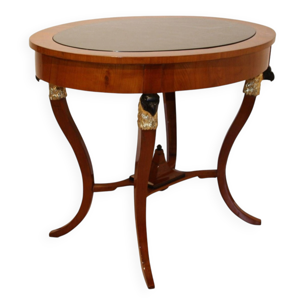 Table centrale en placage de cerisier Biedermeier avec feuilles d'or, Autriche, années 1820.
