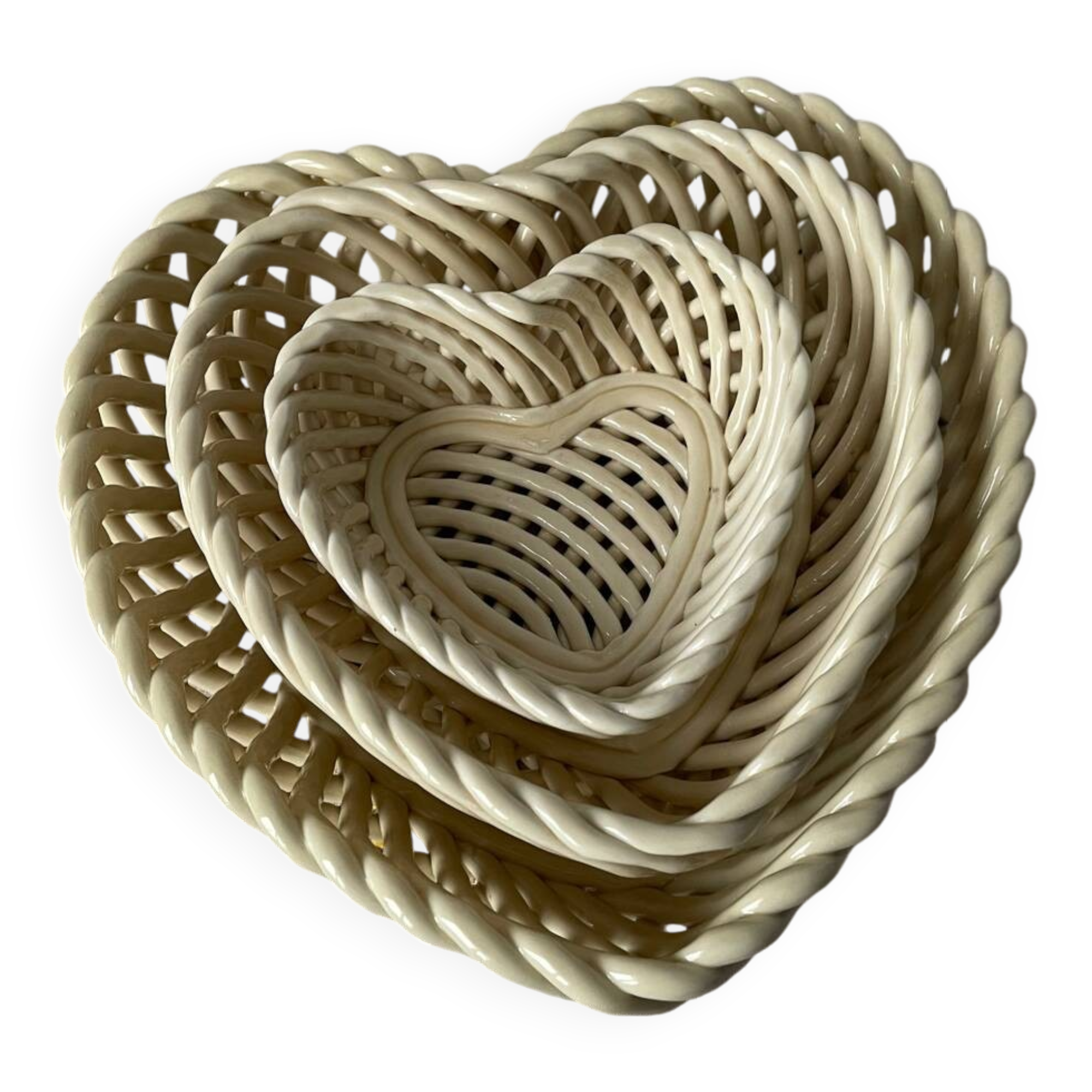 Set of 3 vintage beige heart-shaped woven porcelain nesting baskets