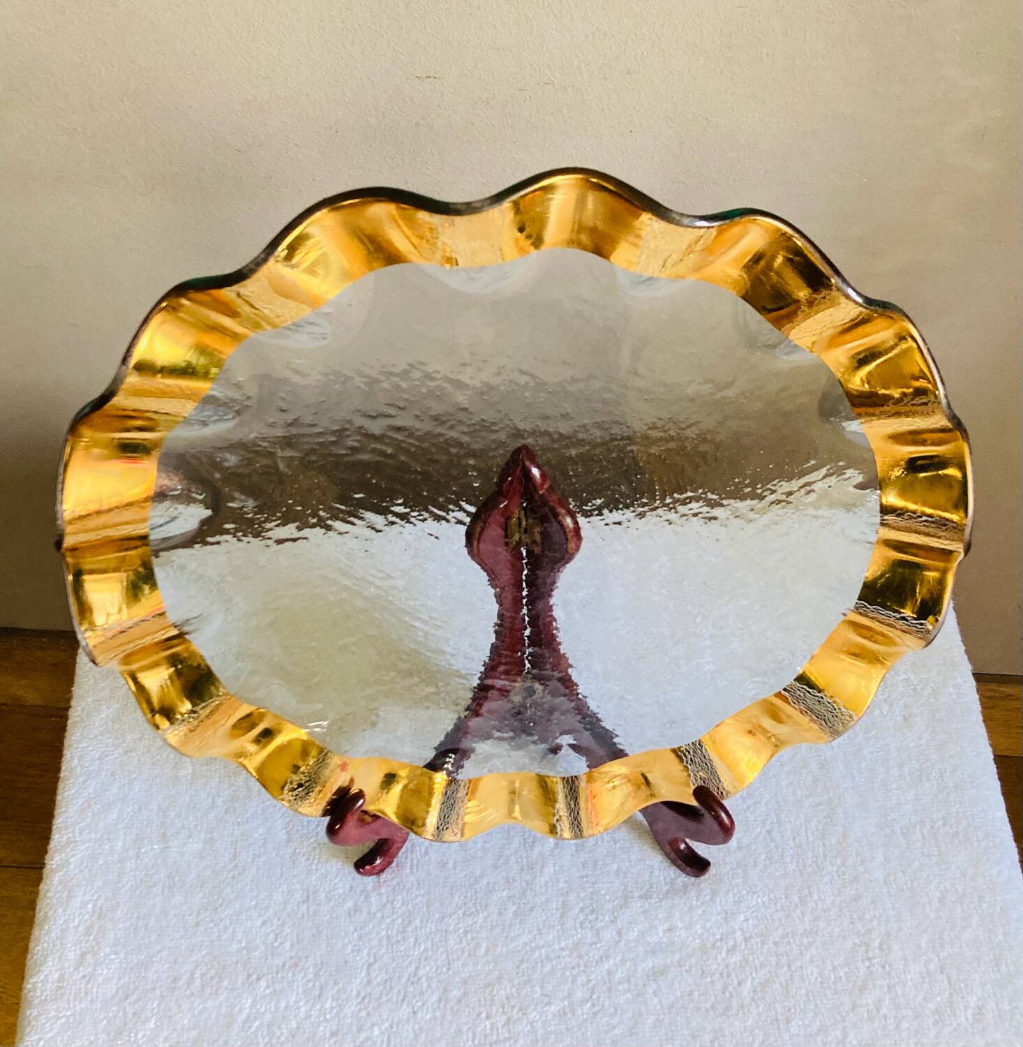 Dish signed Annie Glass 38/31 made in USA wavy edge gilded with 24k fine gold