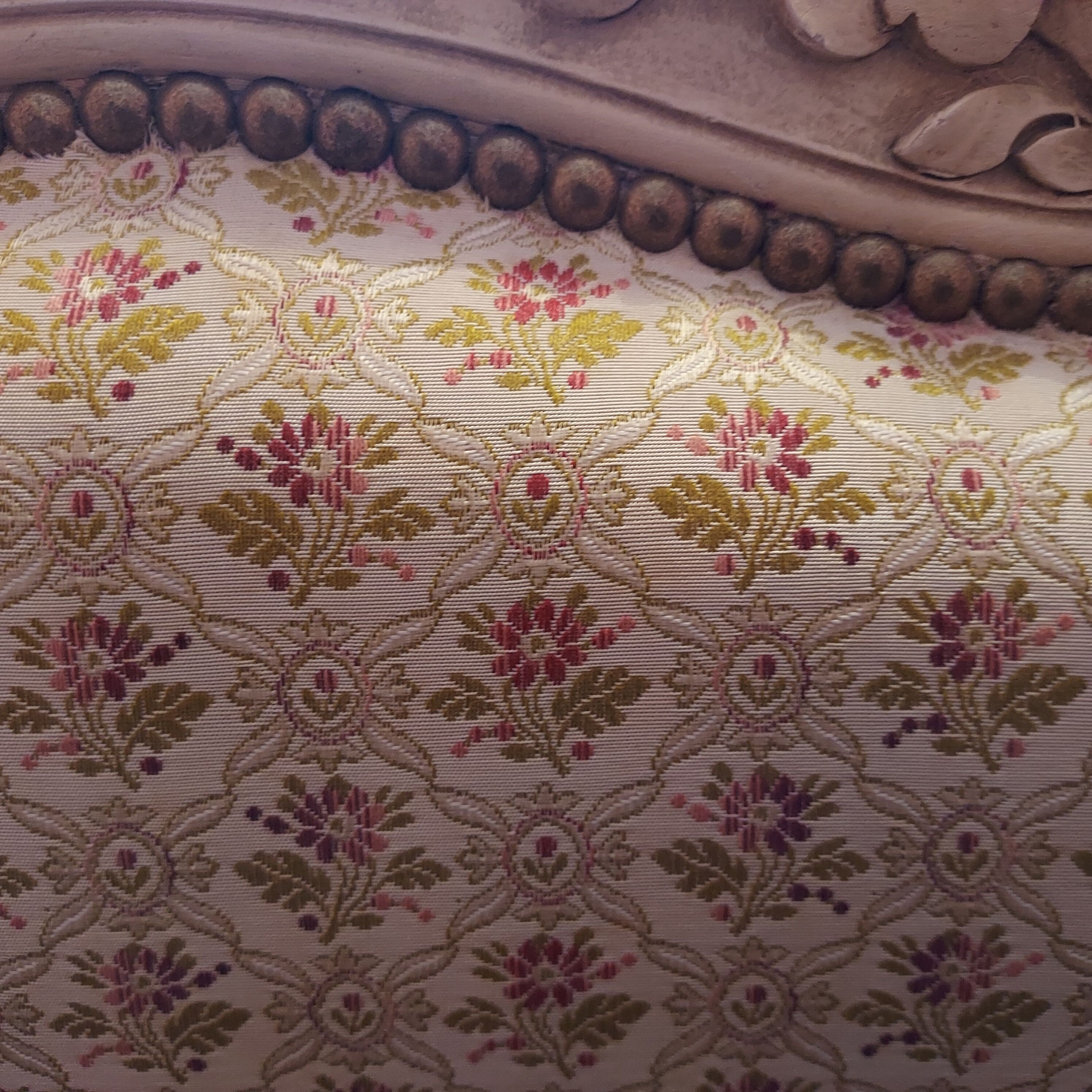 Lit Louis XV demi corbeille création par Maître tapissier