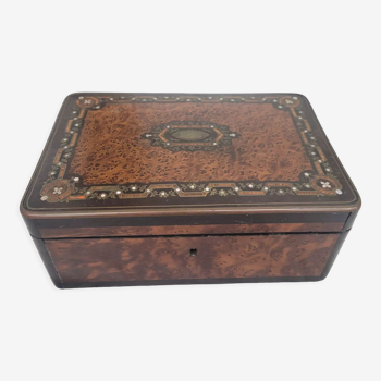 Walnut bramble jewelry box