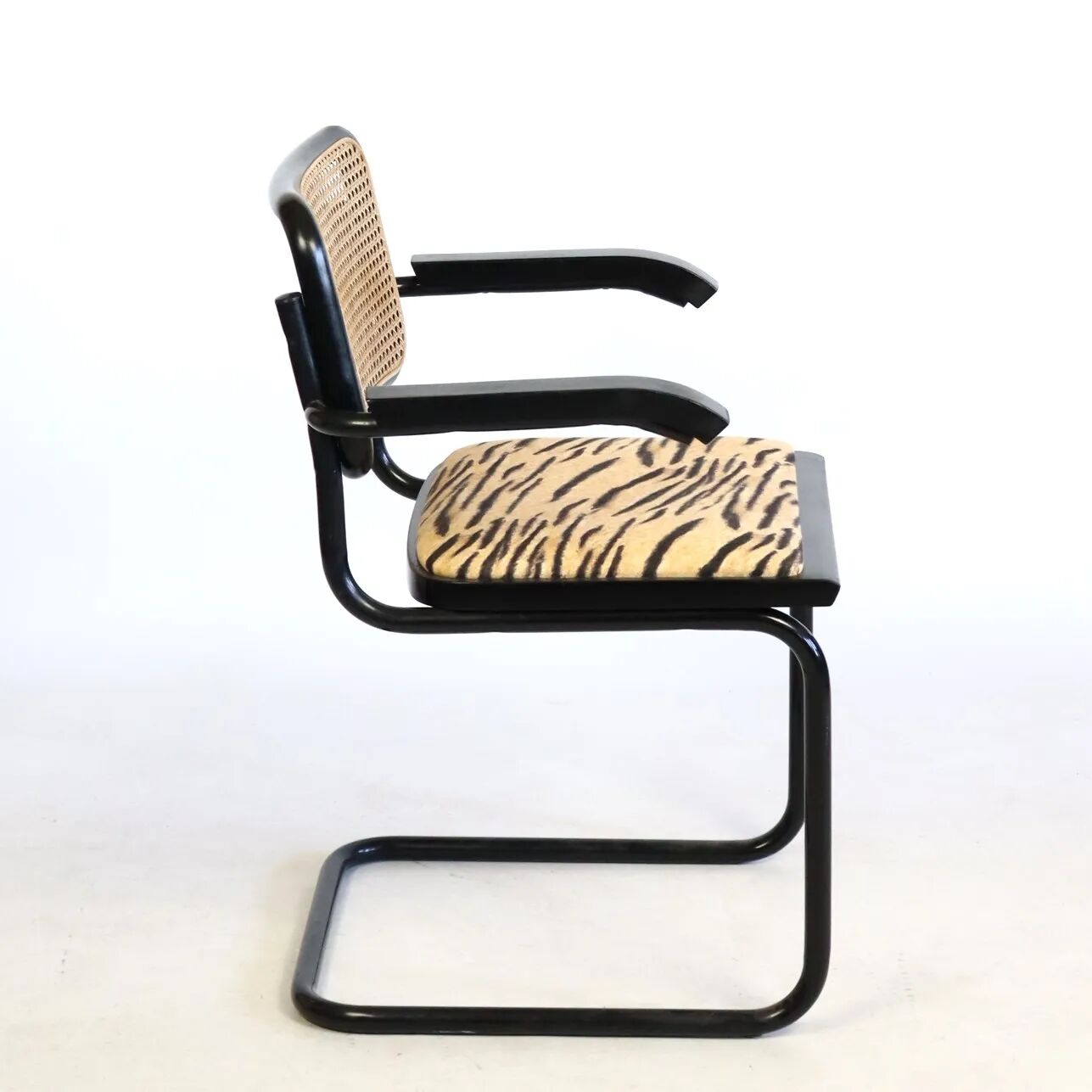 Chaise B64 tissu léopard