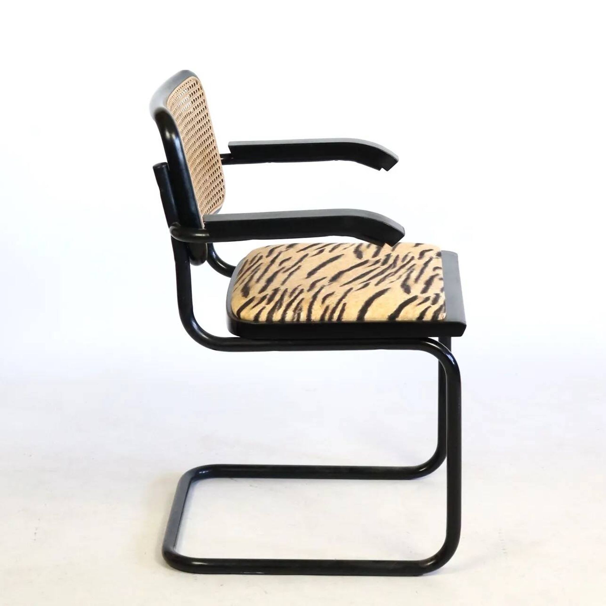 Chaise B64 tissu léopard