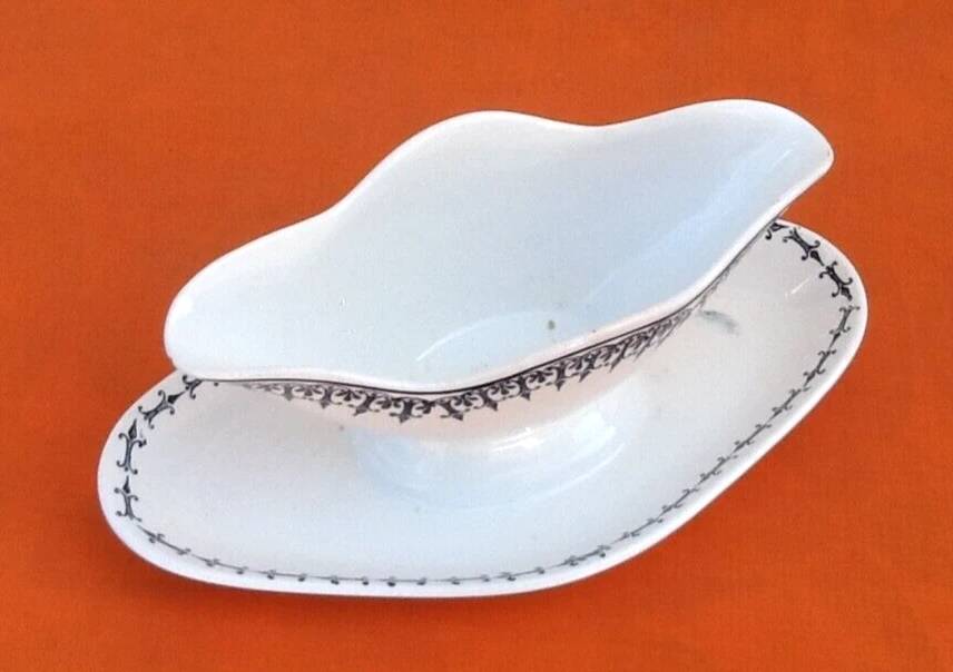 Ancienne saucière  Faïence Saint-Amand  Modèle Primax N° 4017