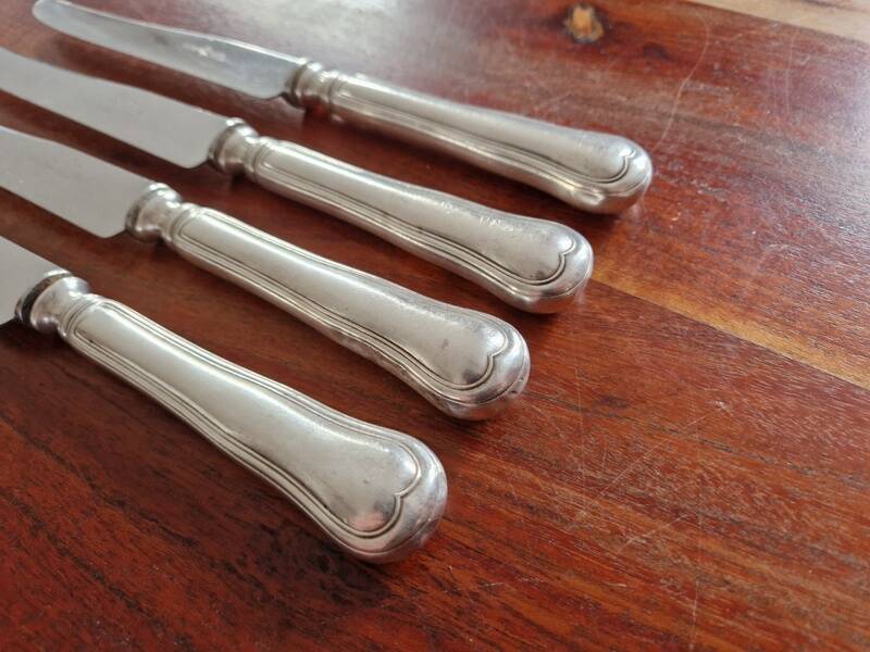 REX - Lot of 4 table knives model Chinon with silver-plated metal contour.