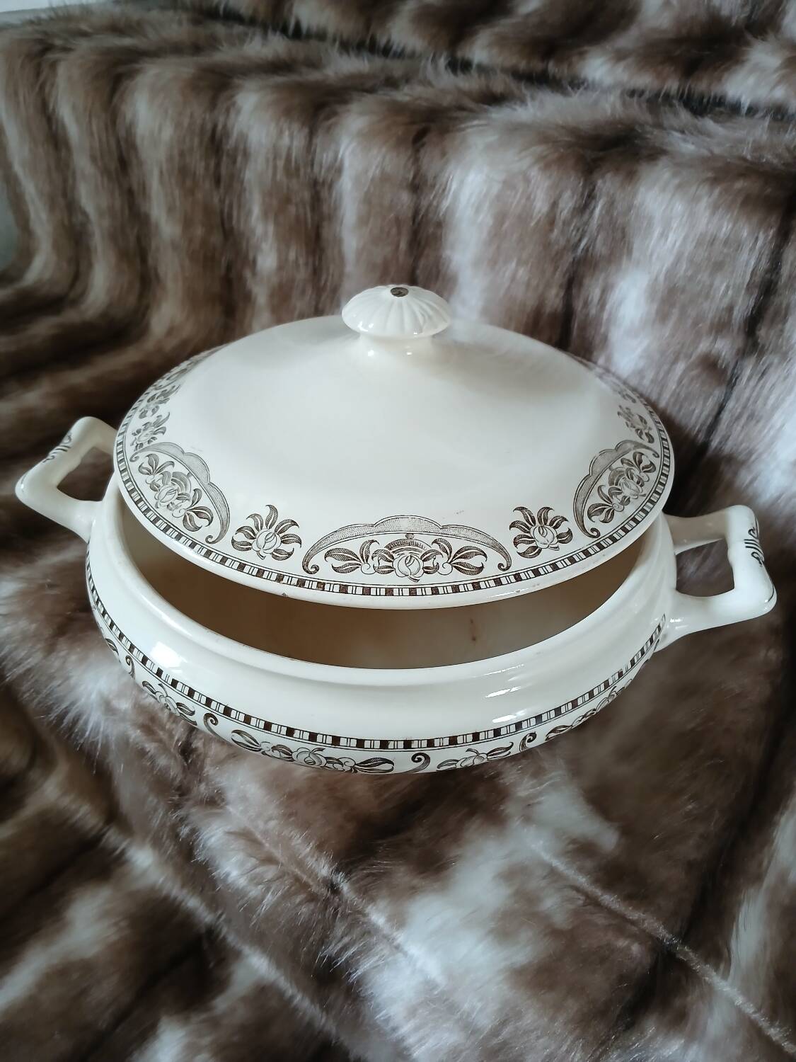 Soupière ancienne en Terre de fer Longchamp