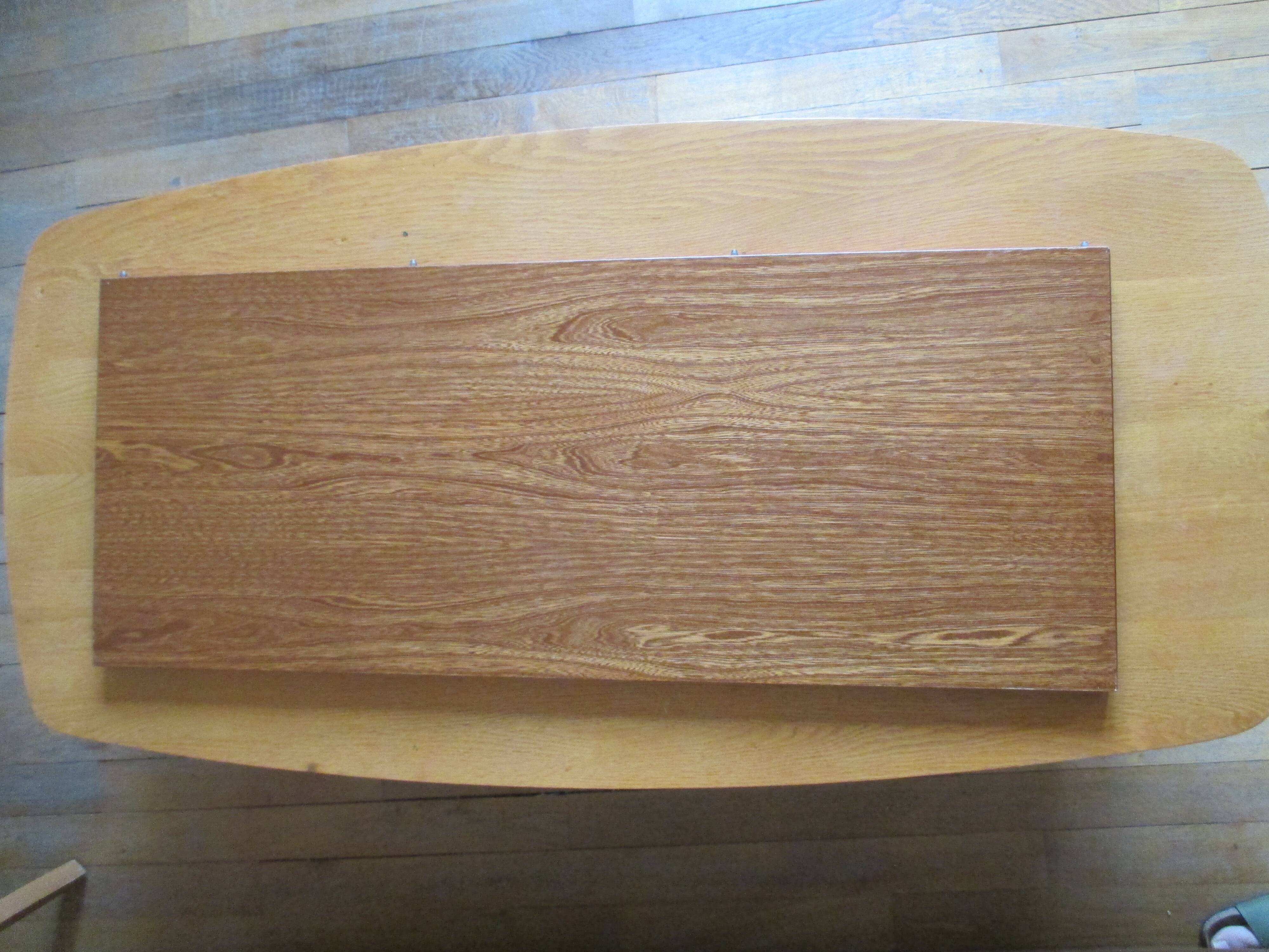 Baumann oval table