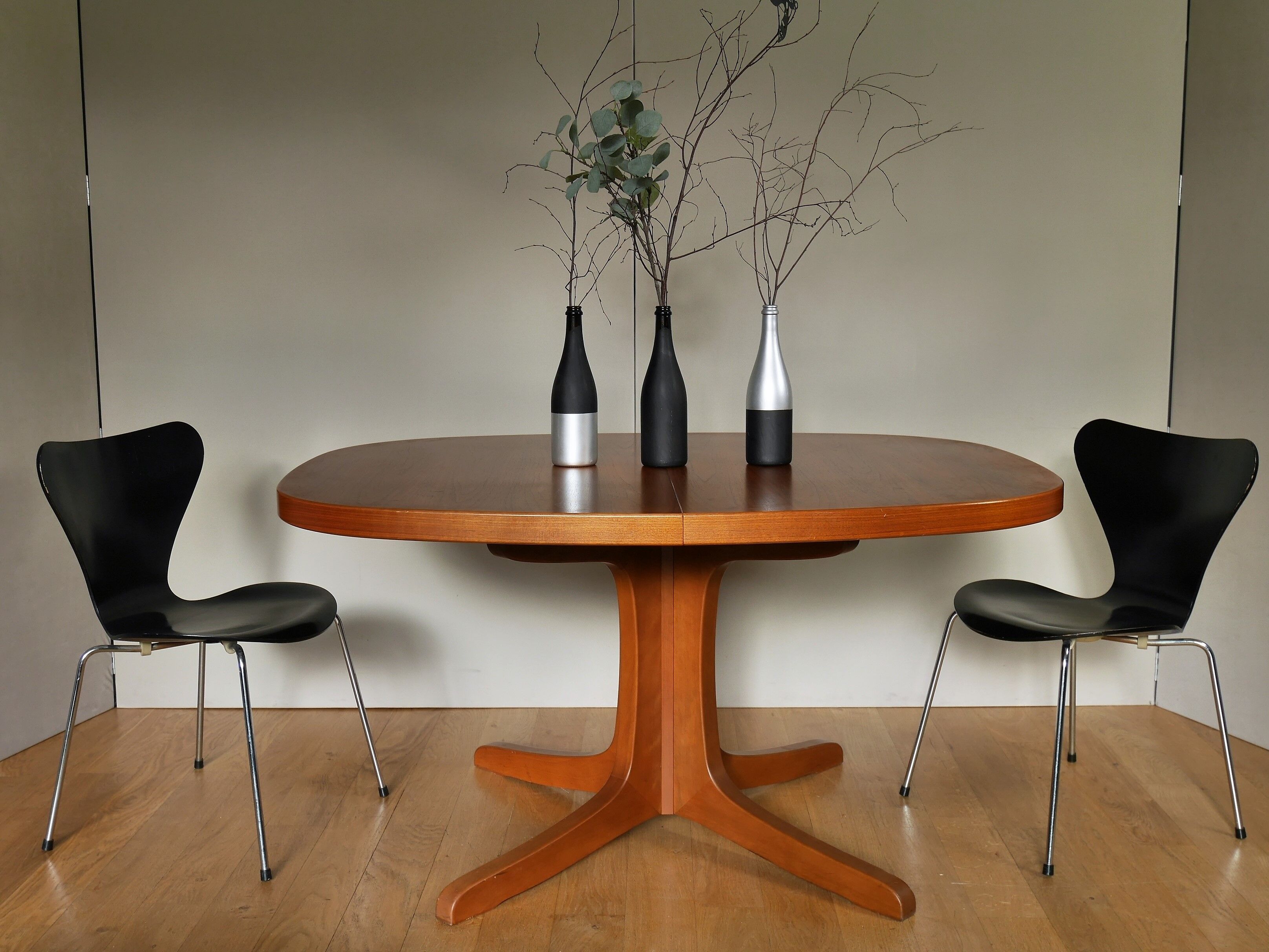 Oval baumann table with extensions from the 60
