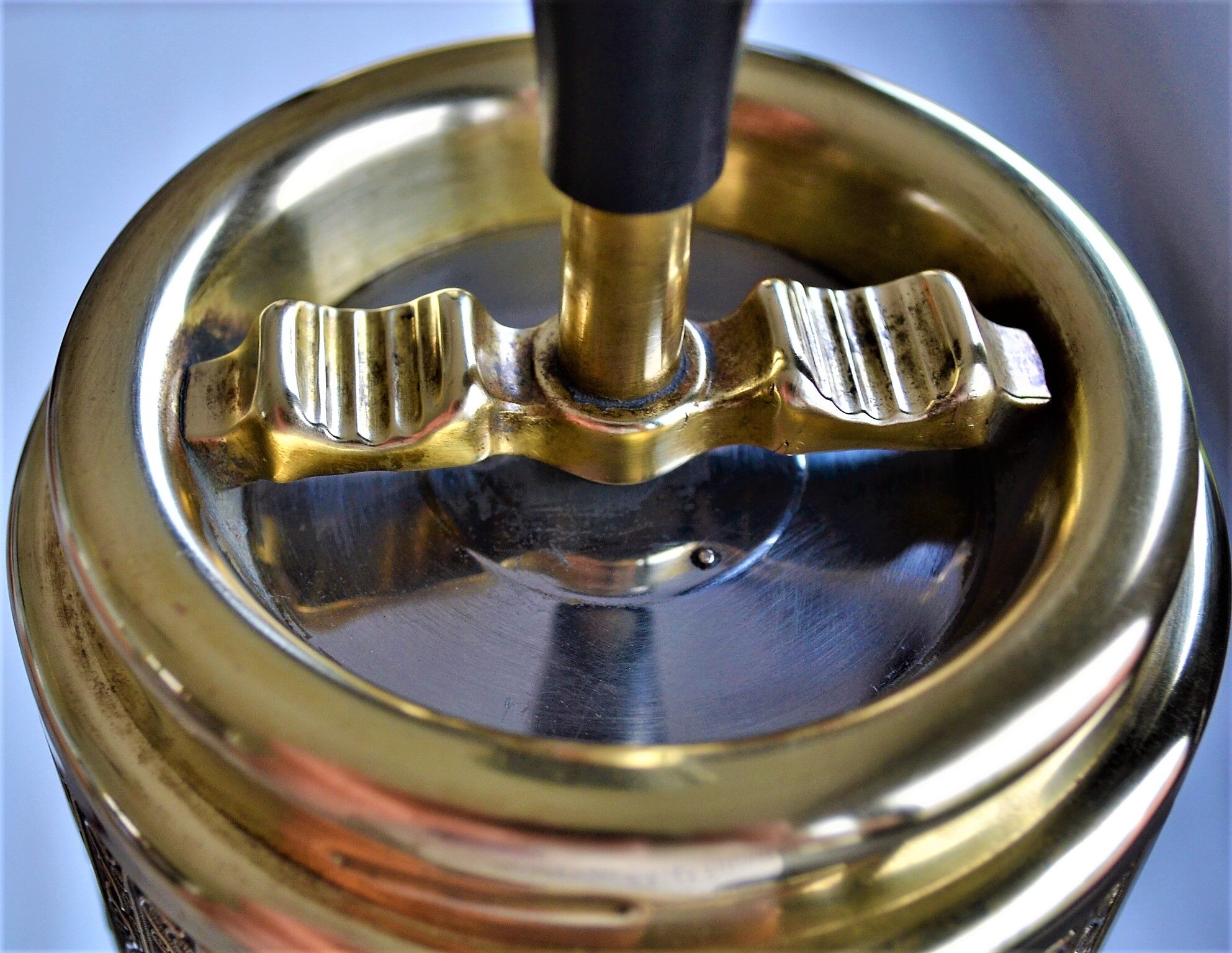 Cendrier Roulette Ashtray Schleuderascher laiton ciselé germany 50 60