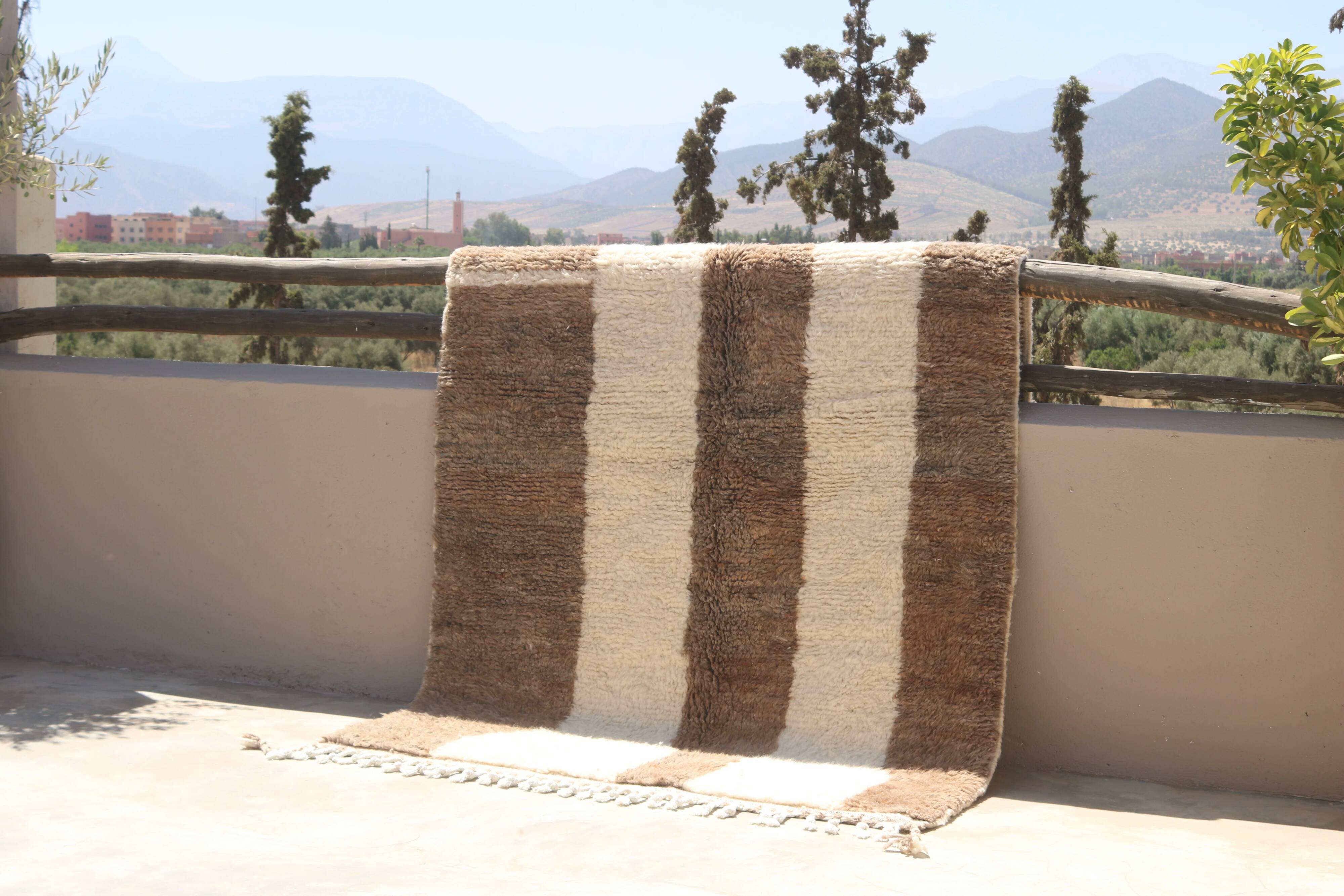Handwoven Beni Ouarain rug 255×160 cm - AZ820