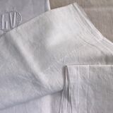 Paire de draps marqués LV