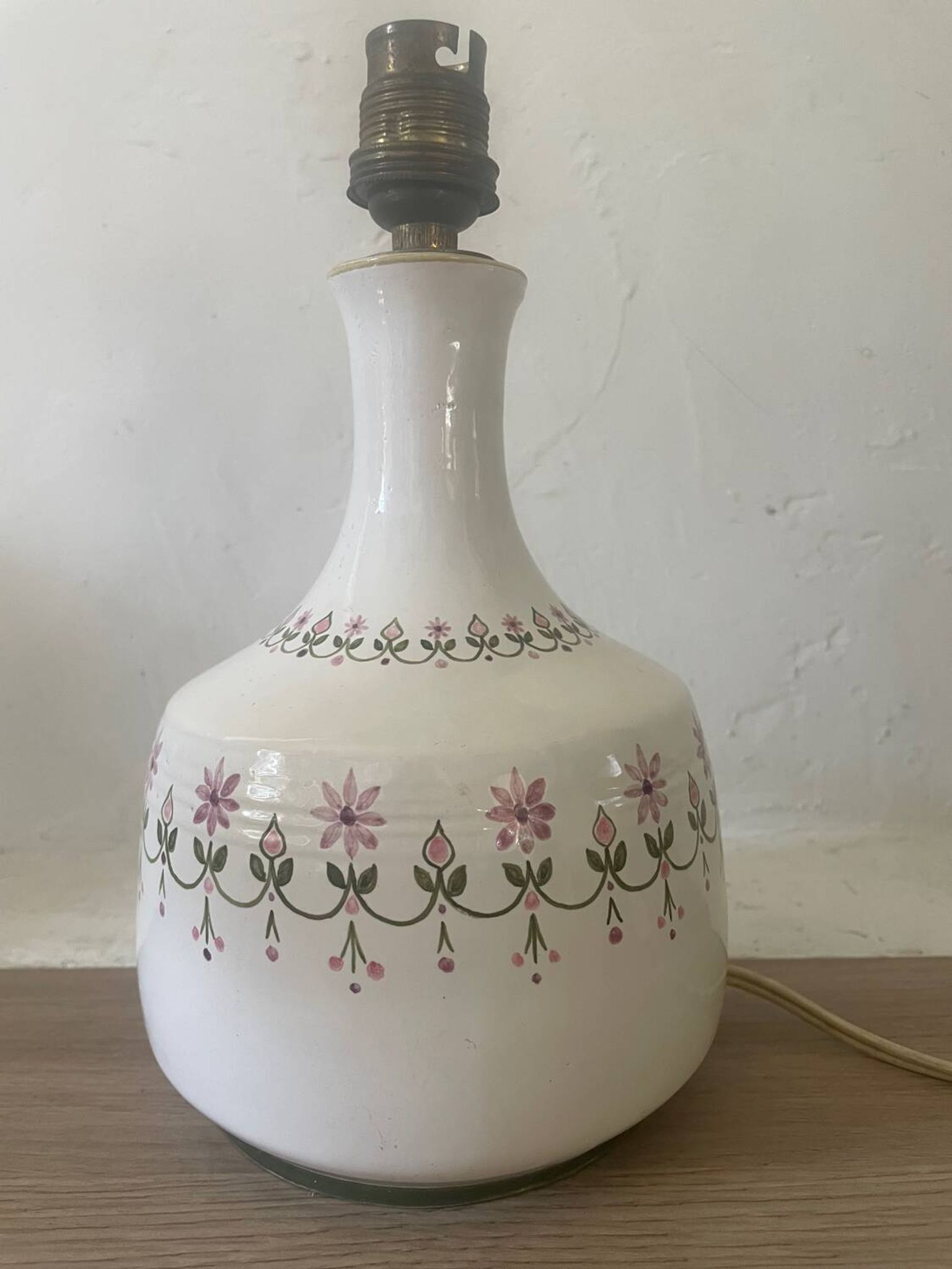 Pied de lampe en céramique artisanale décor fleuri