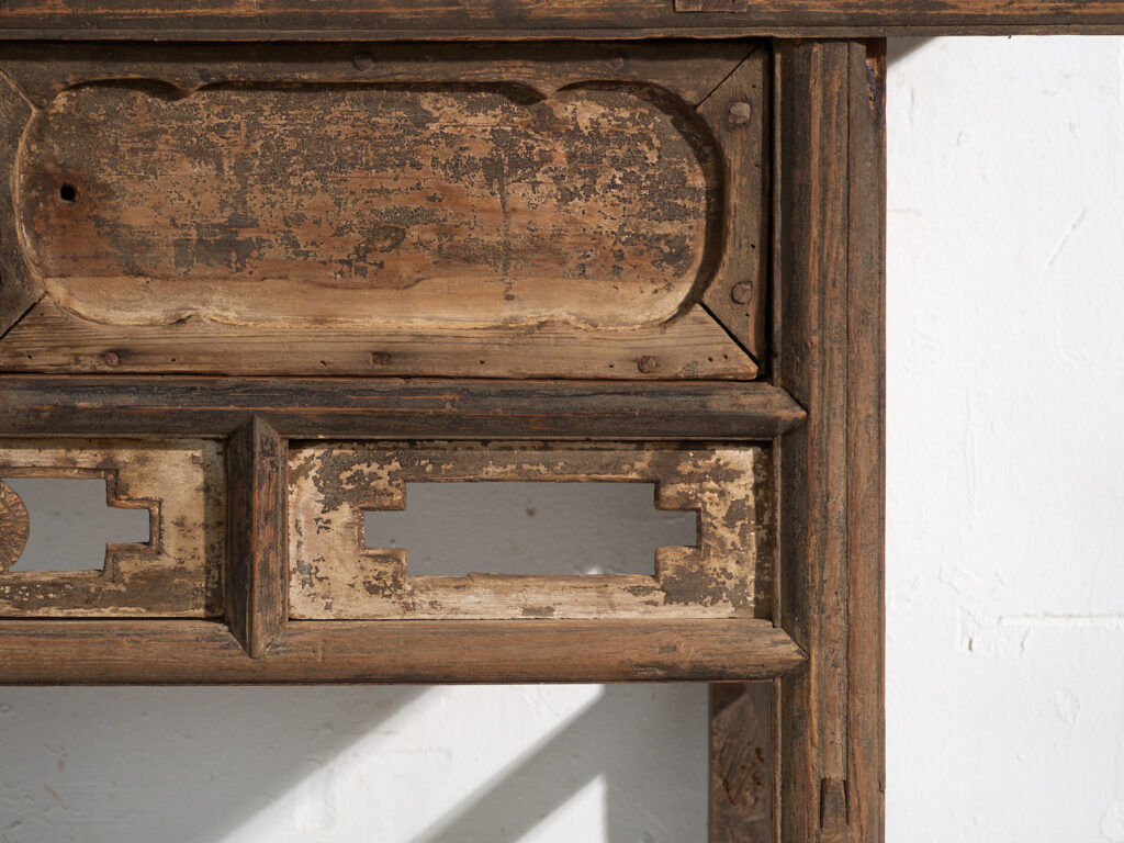 Console ancienne chinoise à entrelacs géométriques – Chine, vers 1900