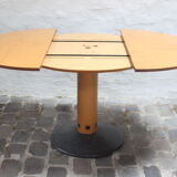 Postmodern round extendable dining table by Arnold Merckx for Arco, The Netherlands 1980s.