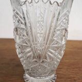 Small crystal vase with chiseled patterns and geometric decorations