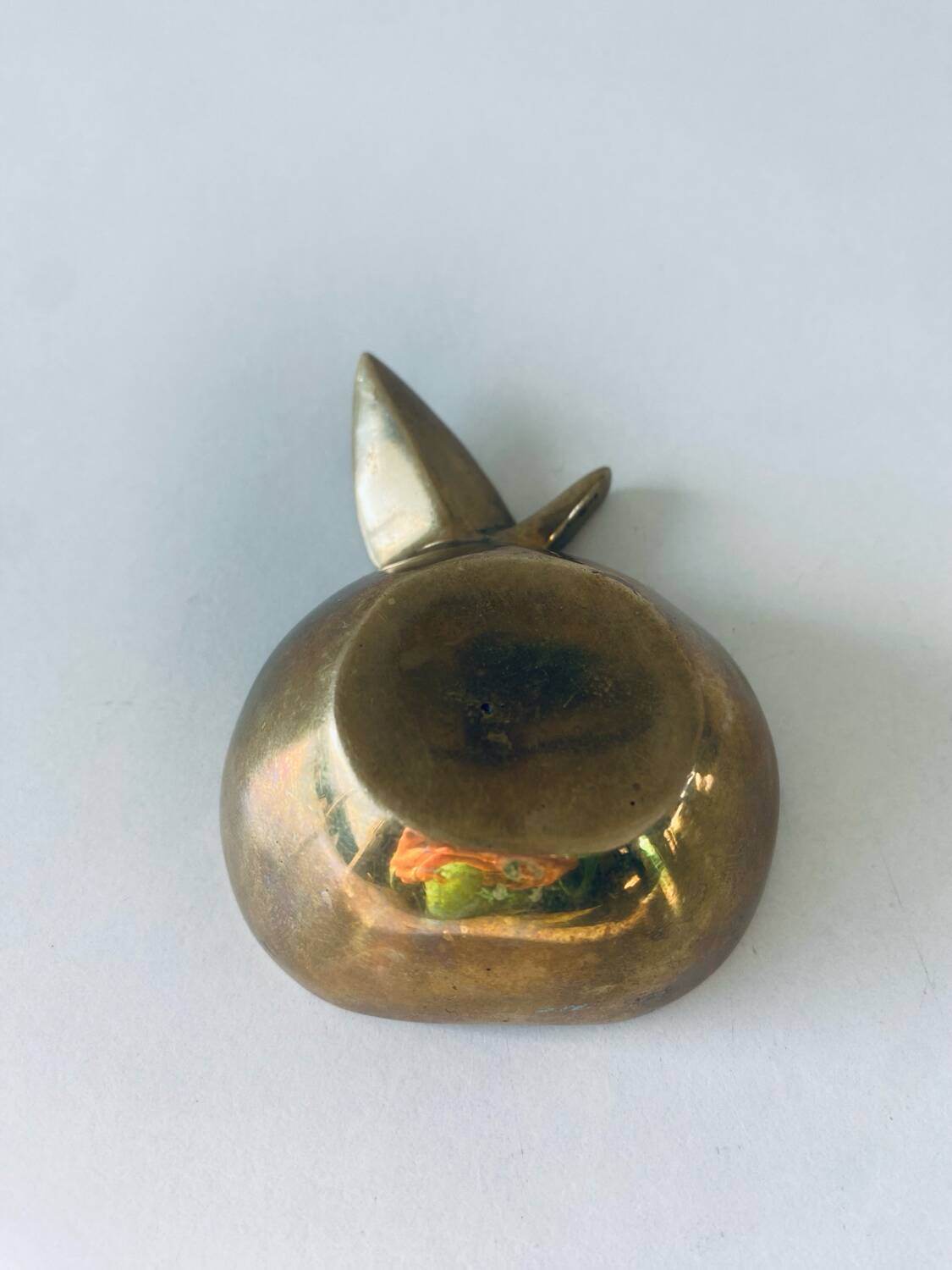 Apple-shaped pocket ashtray