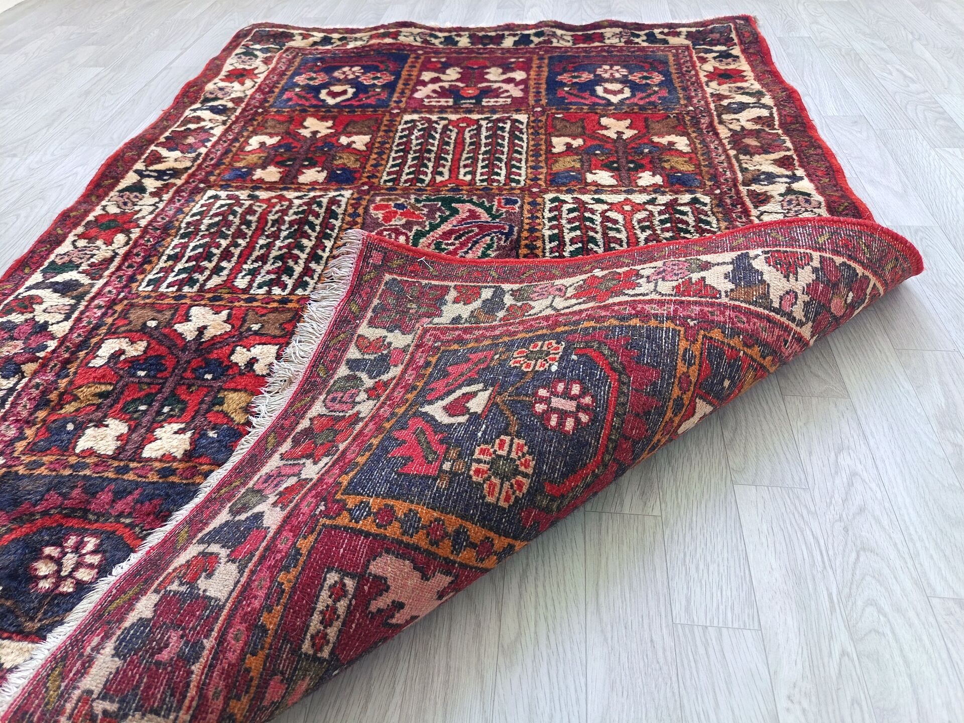 Handmade Bachtiar Persian carpet