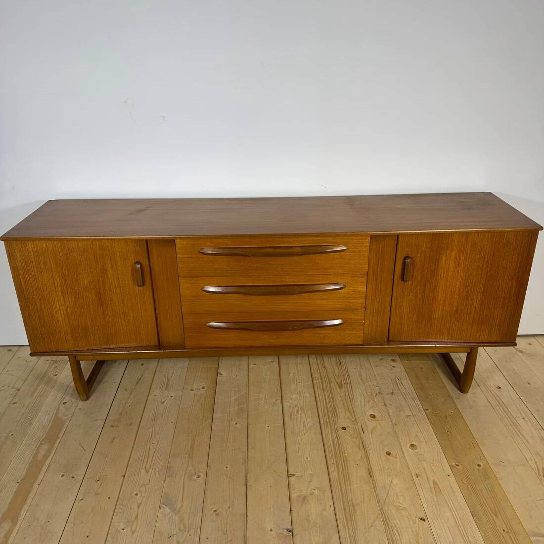 Vintage teak sideboard – Mid-century modern 1960s credenza