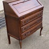 Secretary desk with slanted top and 3 drawers in Louis XV style.