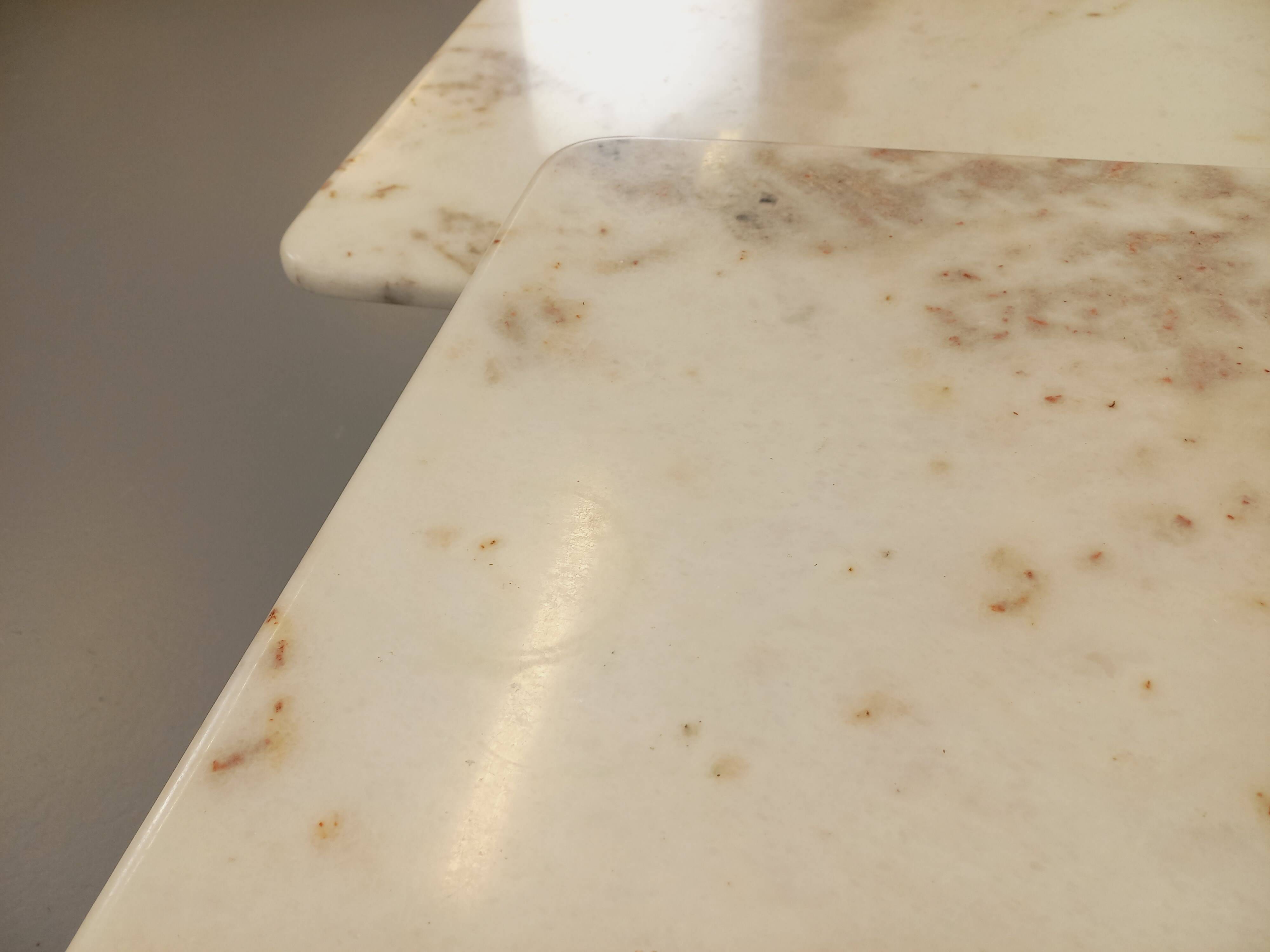 Pair of vintage nesting coffee tables in white marble from the 1970s.