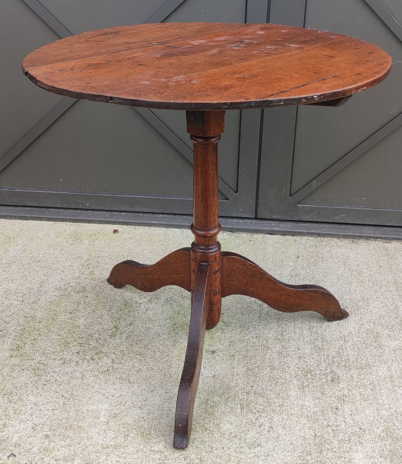 Old wooden pedestal table/side table