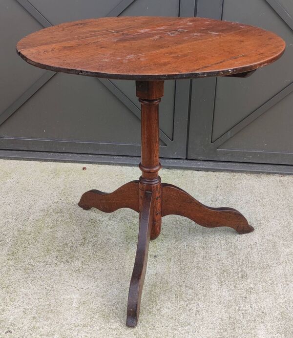 Ancien guéridon/table d'appoint en bois