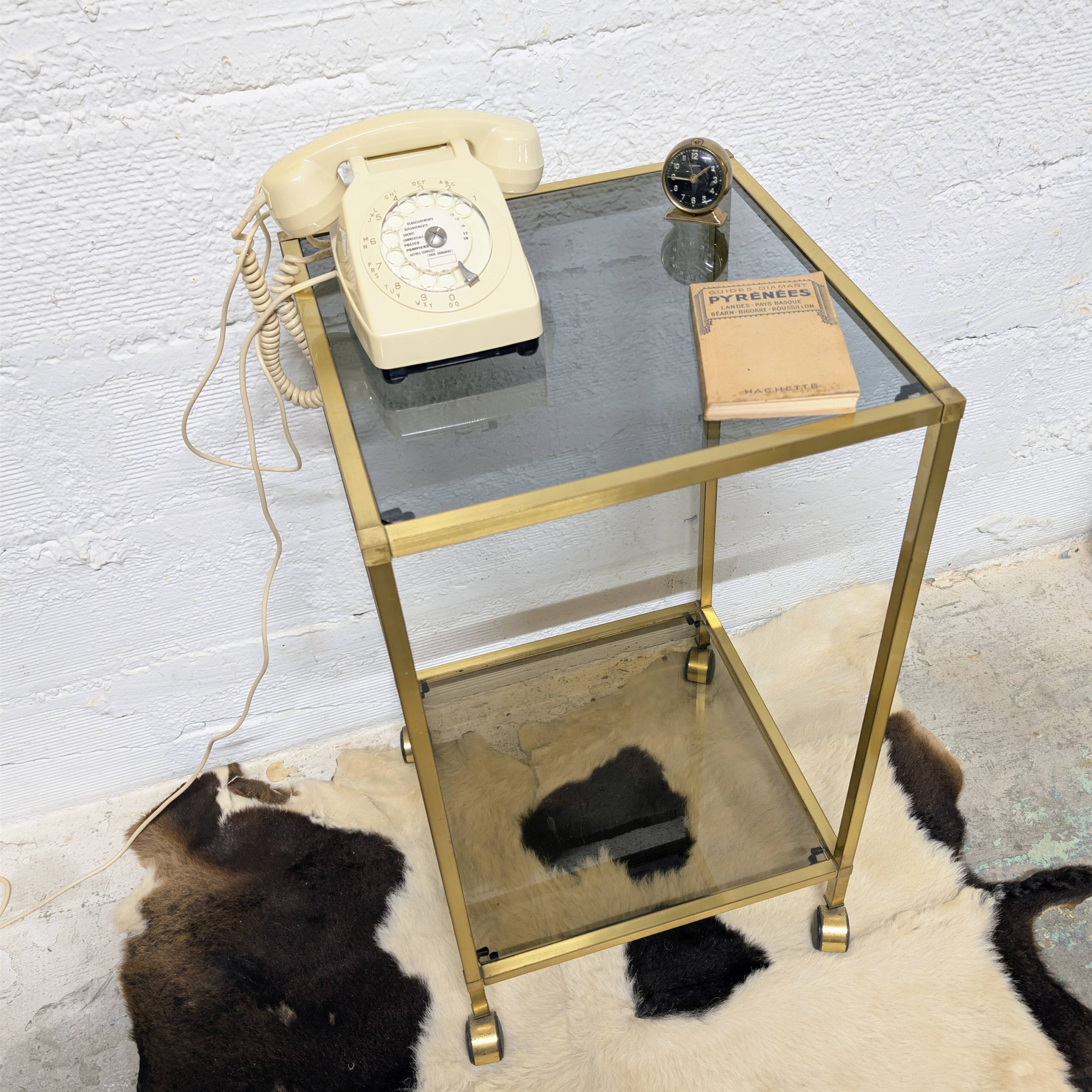 Vintage rolling table in brass and smoked glass