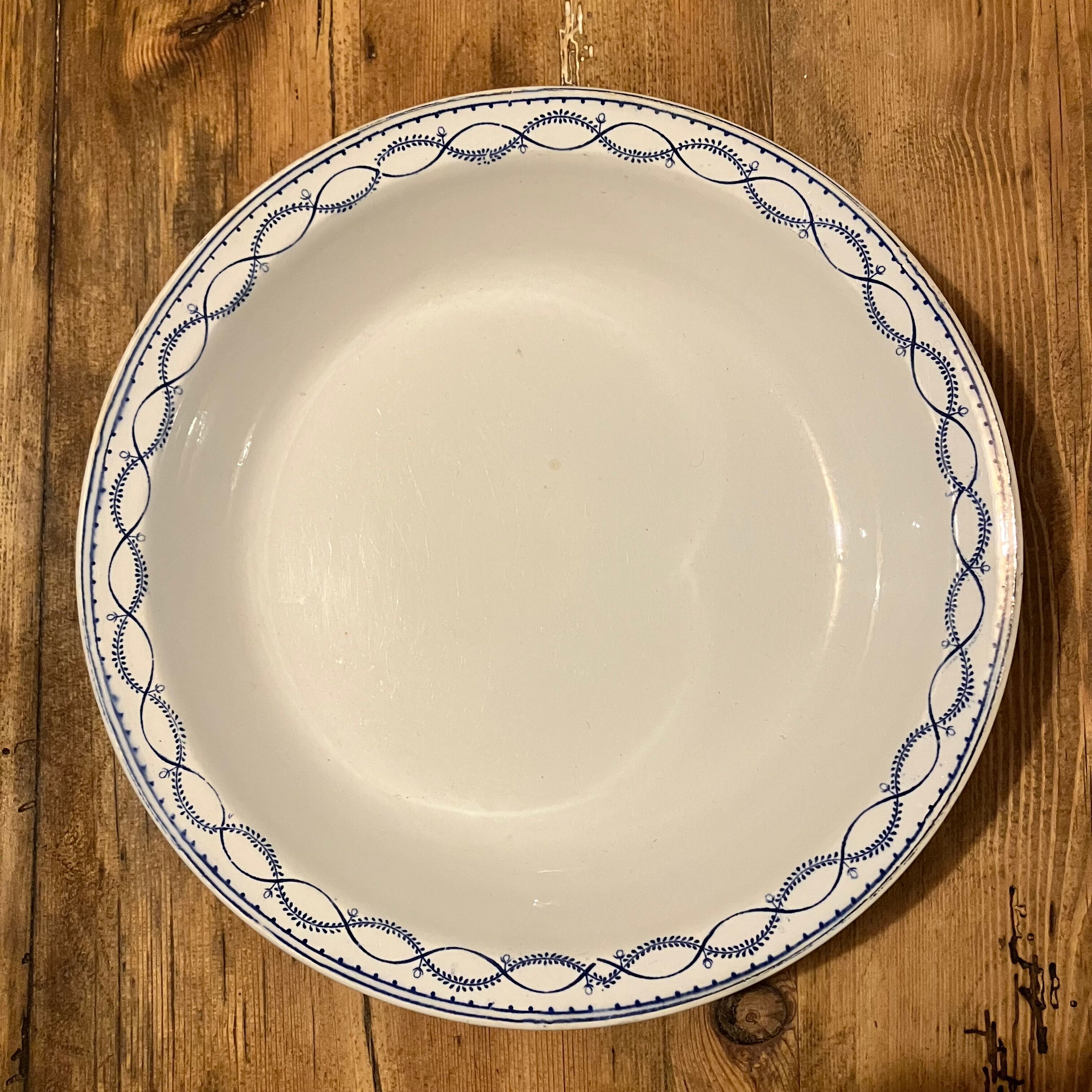 Hollow dish Boch Frères La Louvière