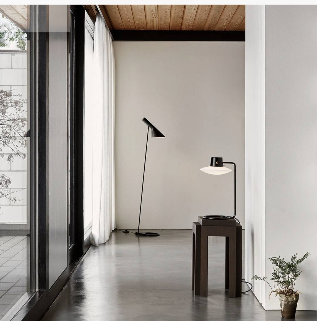 Lampe de table AJ Oxford - Arne Jacobsen 1963 - Acier noir et verre so